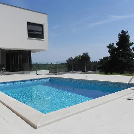 Marinella Vila *
